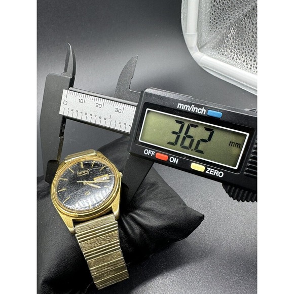 Vintage Seiko Day Date Gold Tone Watch 5Y23-8049 New Battery - Picture 9 of 9